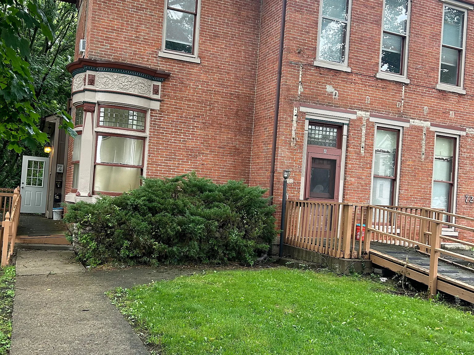 726 E High St — Photo 1