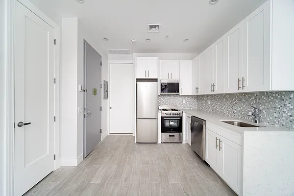 Rented by Bouklis Group | media 10