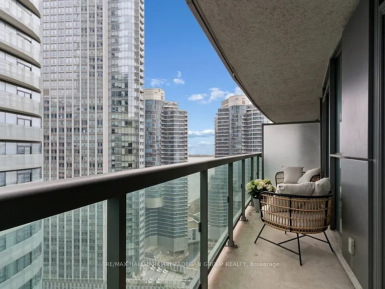 19 Grand Trunk Cres #3108 — Photo 16