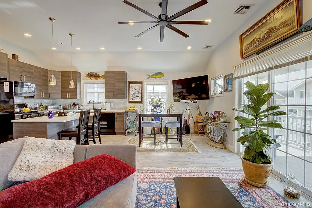 2 bed, $3,000 — Photo 4