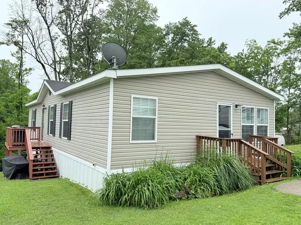 111 Burleson Dr, Crab Orchard, WV 25827