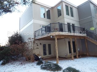 1800 N Shore Ct, Reston, VA 20190