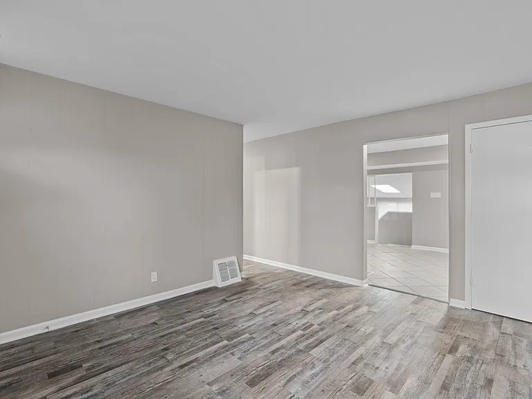10518 Gretna Cir — Photo 6