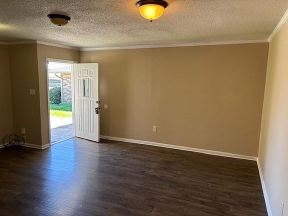 3rd image of 352 Firethorn Dr