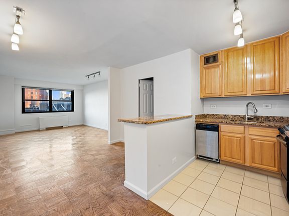 4th image of 300 W 55th St APT 7A