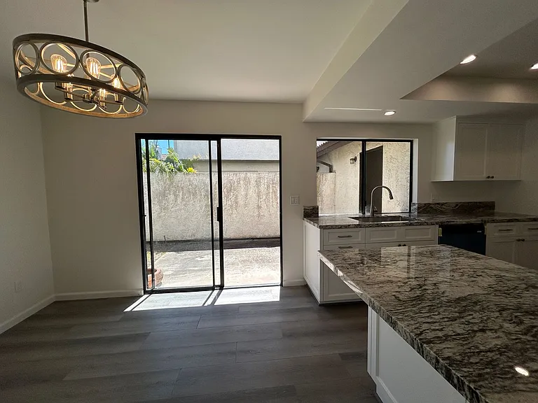 5435 Villas Dr — Photo 7