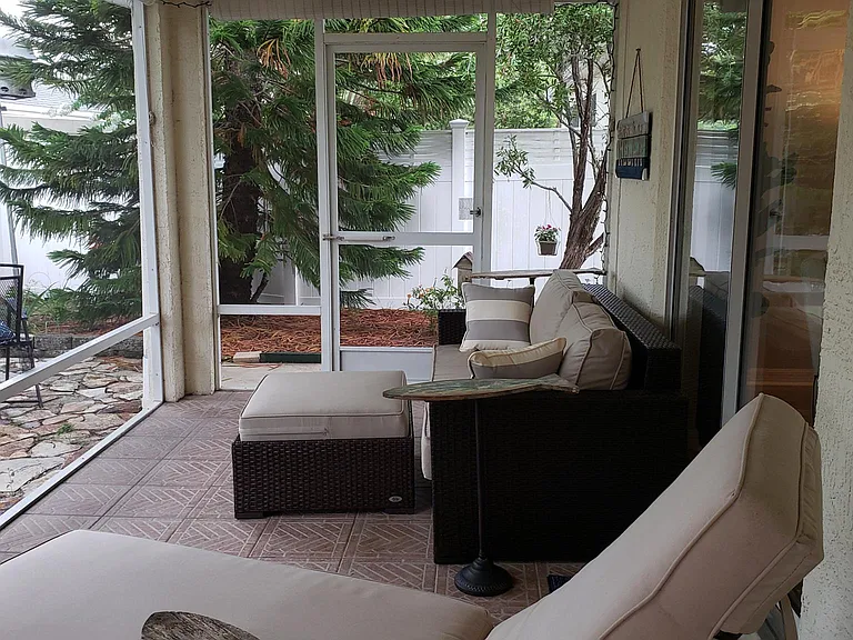 Screened in, covered Lanai