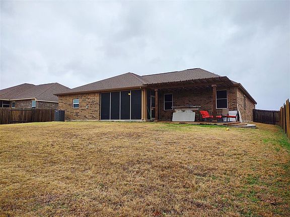 3rd image of 332 Cascade Dr