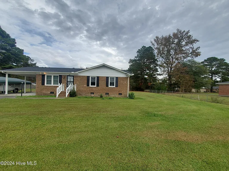 1847 Stanton Dr — Photo 2