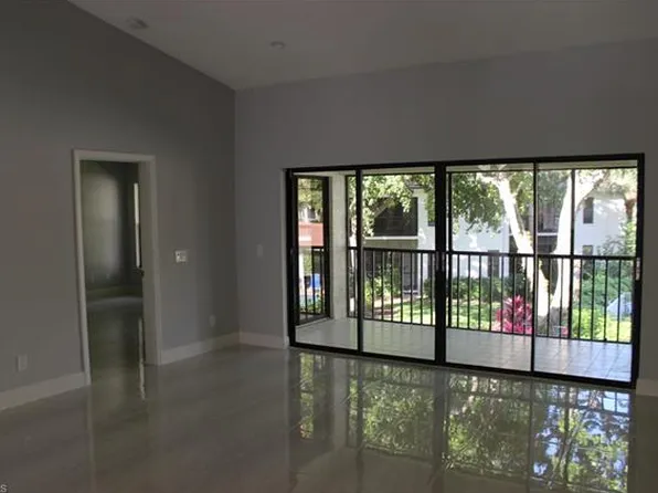 613 Serendipity Dr, Naples, FL 34108
