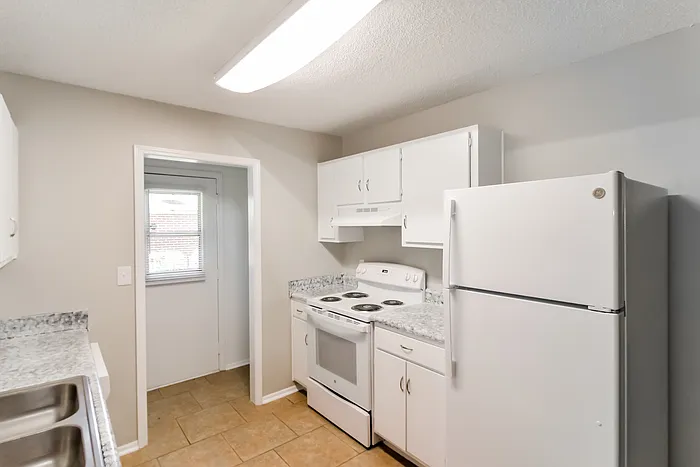 813 N Burbank Dr — Photo 3