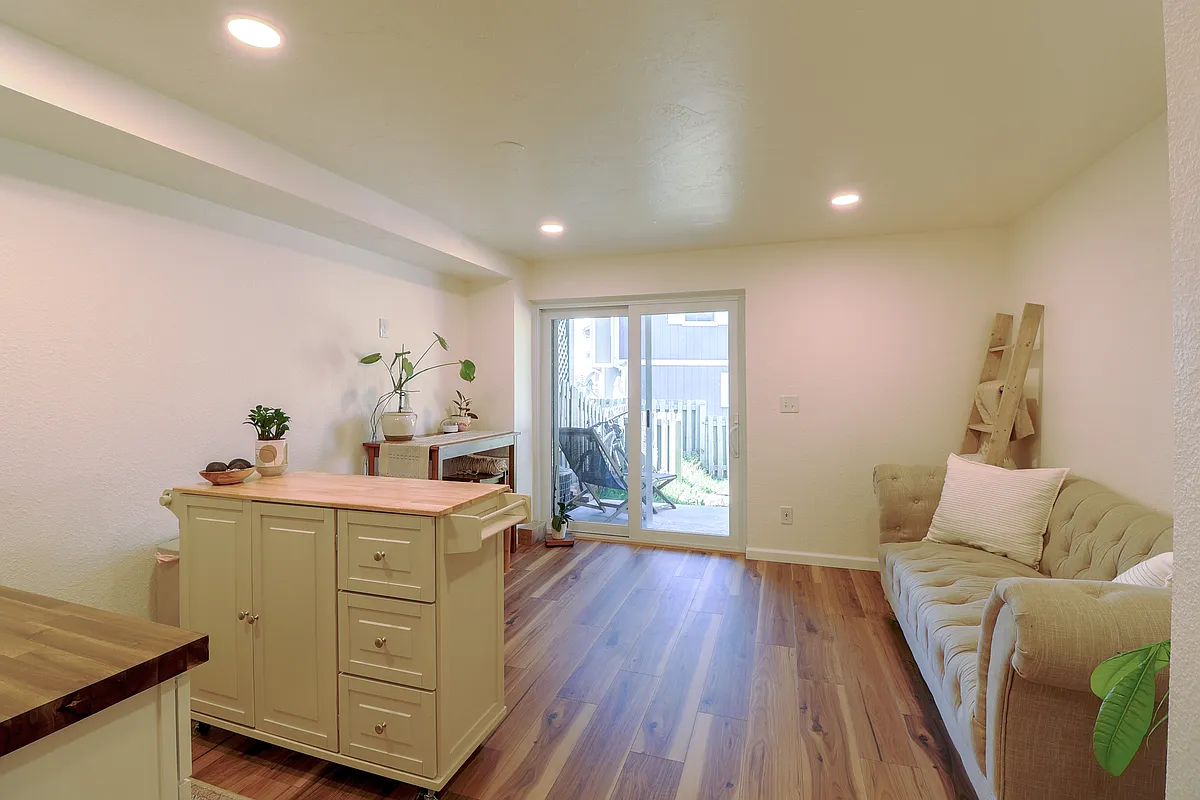 Building Photo - 2080 Oakcrest Cir #BASEMENT