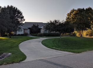 10431 E Snokomo Rd, Hutchinson, KS 67502