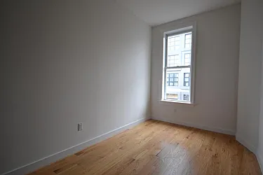 Rented by L Rose Realty (Brokerage)