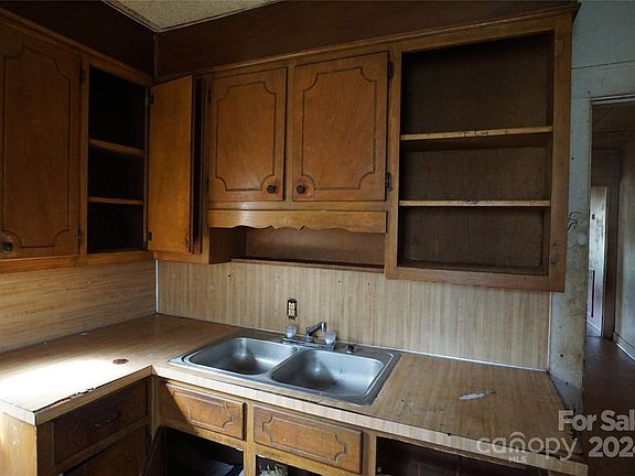5th image of 429 N Davis Ave