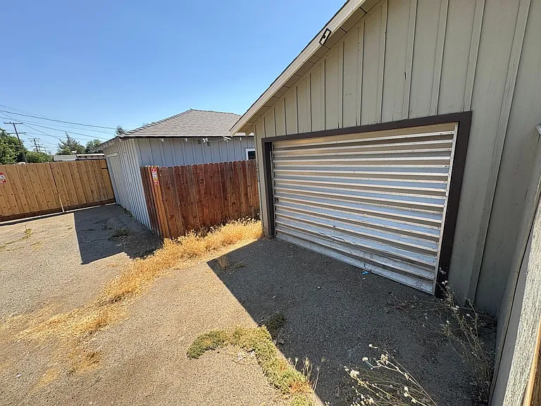 1216 N Conyer St — Photo 33
