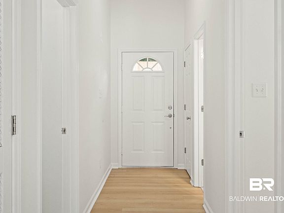 5th image of 4 Yacht Club Dr APT 35