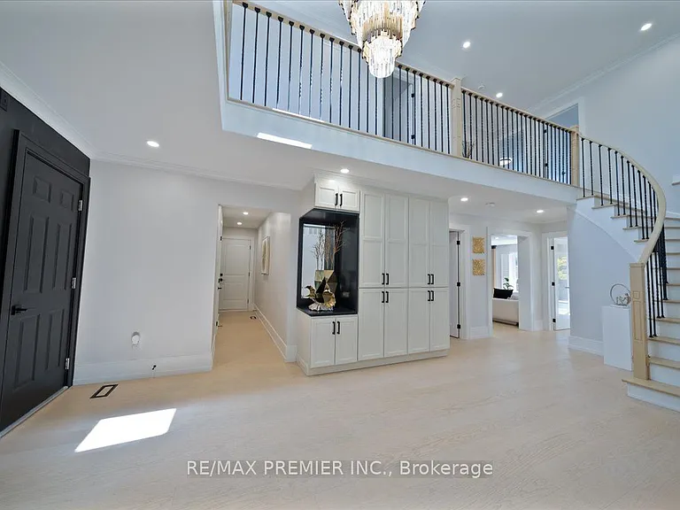 157 Jeanne Dr — Photo 6