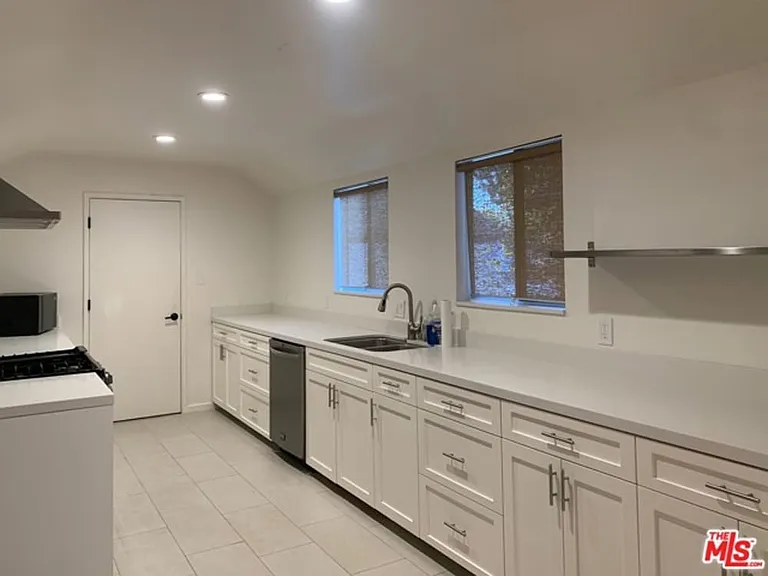6905 Costello Ave — Photo 8