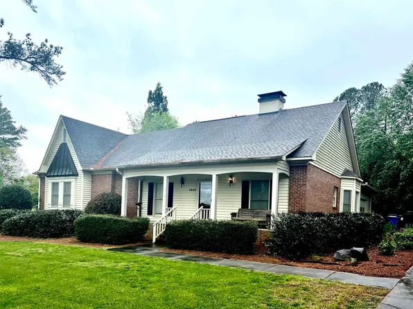 2843 Village Ct, Gainesville, GA 30506