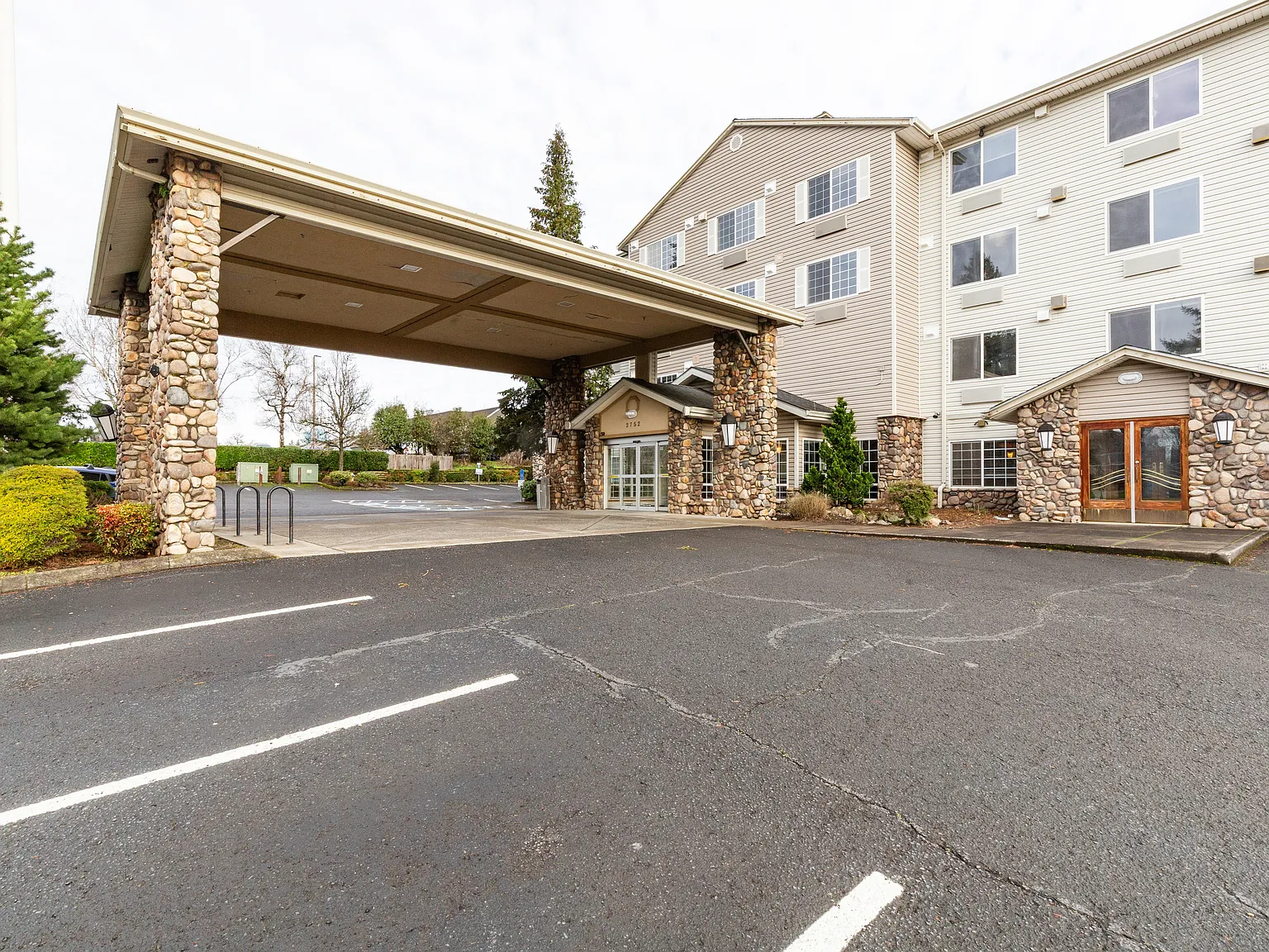 Woodland Flats Apartments — Photo 1