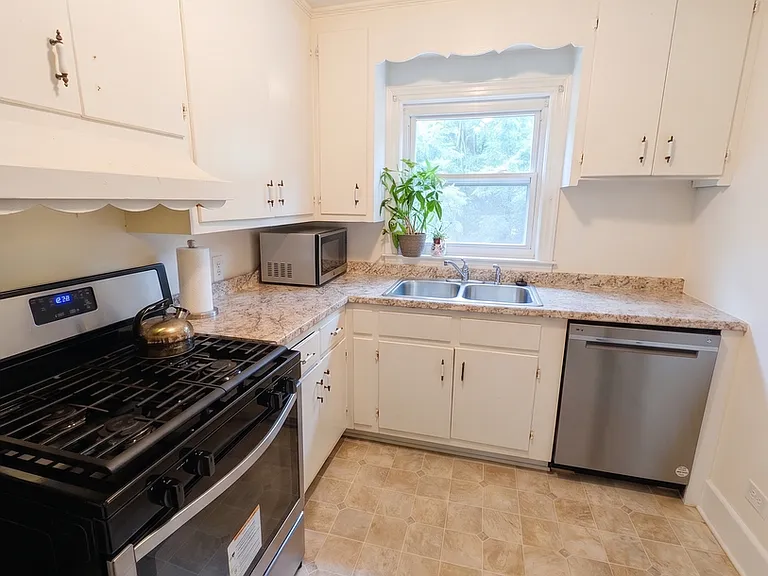 2816 Broad St — Photo 3