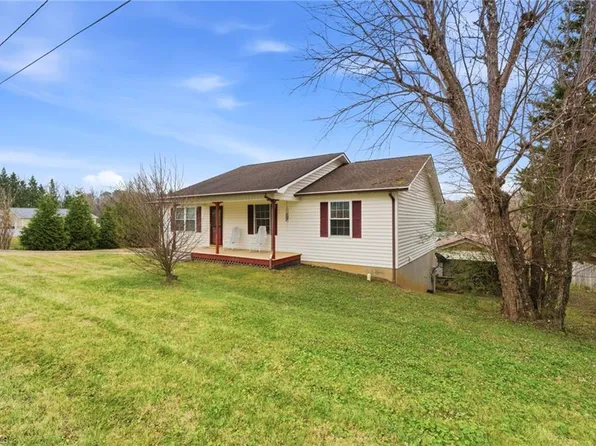 1325 Stewart Dr, Mount Airy, NC 27030