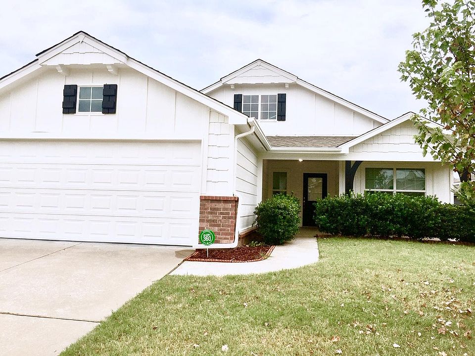 Beautiful Exterior & Covered Front Porch