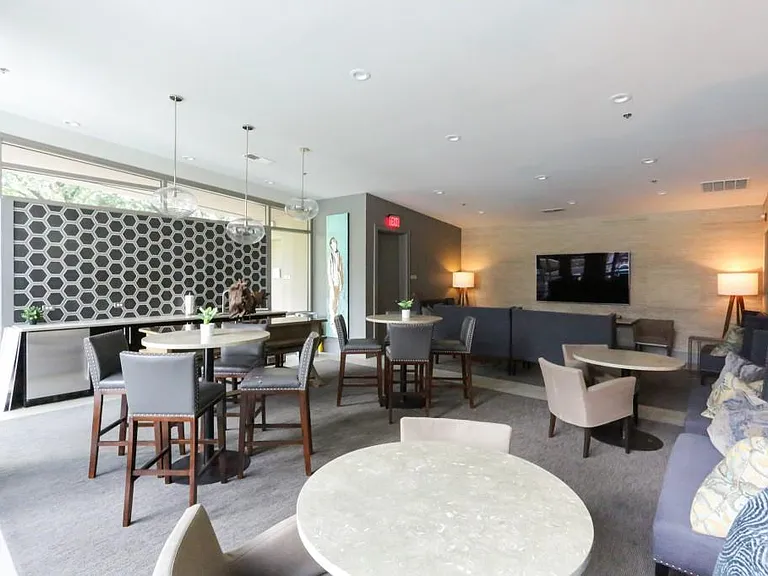 905 Juniper St NE #403 — Photo 18