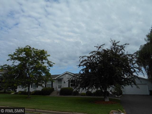 1st image of 423 Golfview Ln