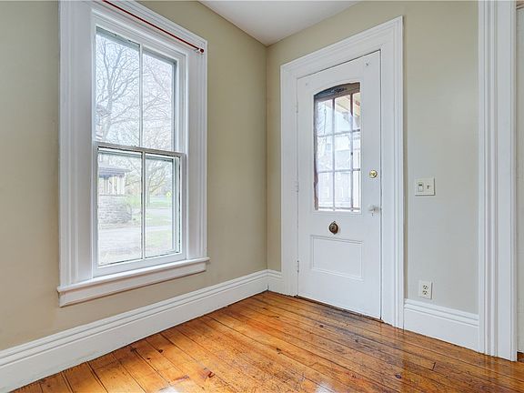 4th image of 42 Hickory St