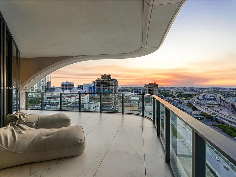 1000 Biscayne Blvd #2402 — Photo 6