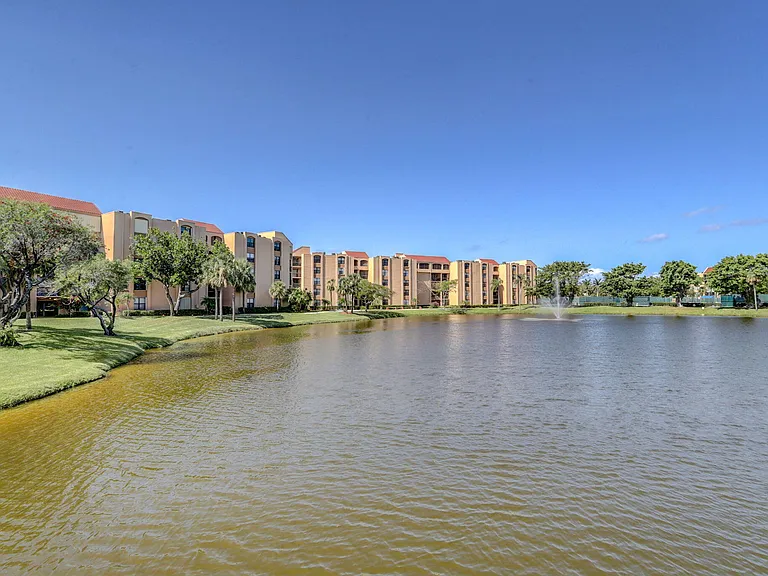 600 Egret Cir #7501 — Photo 36