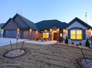 2902 SW Calm Ridge Rd, Bentonville, AR 72712