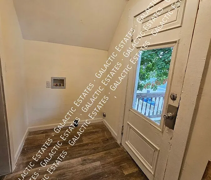 605 Hall St #2 — Photo 9