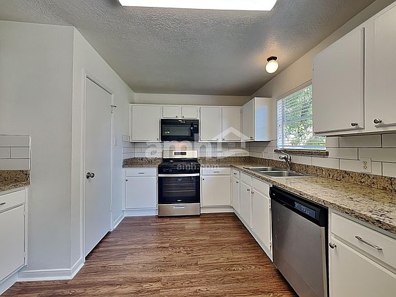 3rd image of 5349 Yale Dr