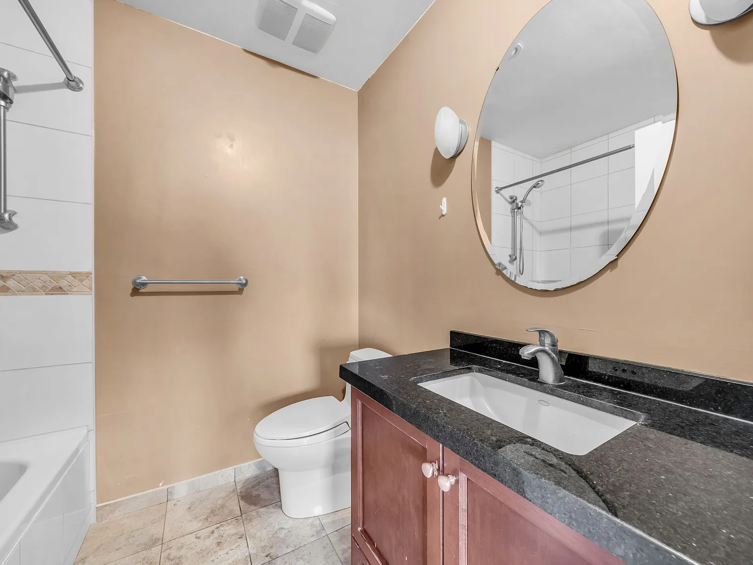 3 bed, 3030 sqft, $4,000 — Photo 3