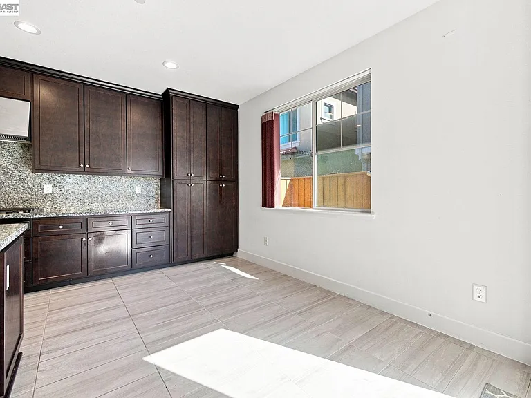 33 W Roccolino Ln — Photo 18