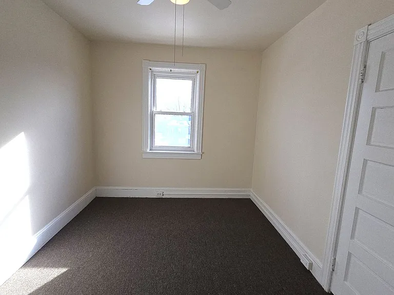 830 Media St — Photo 11