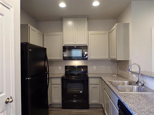 111 Peruna Dr — Photo 2