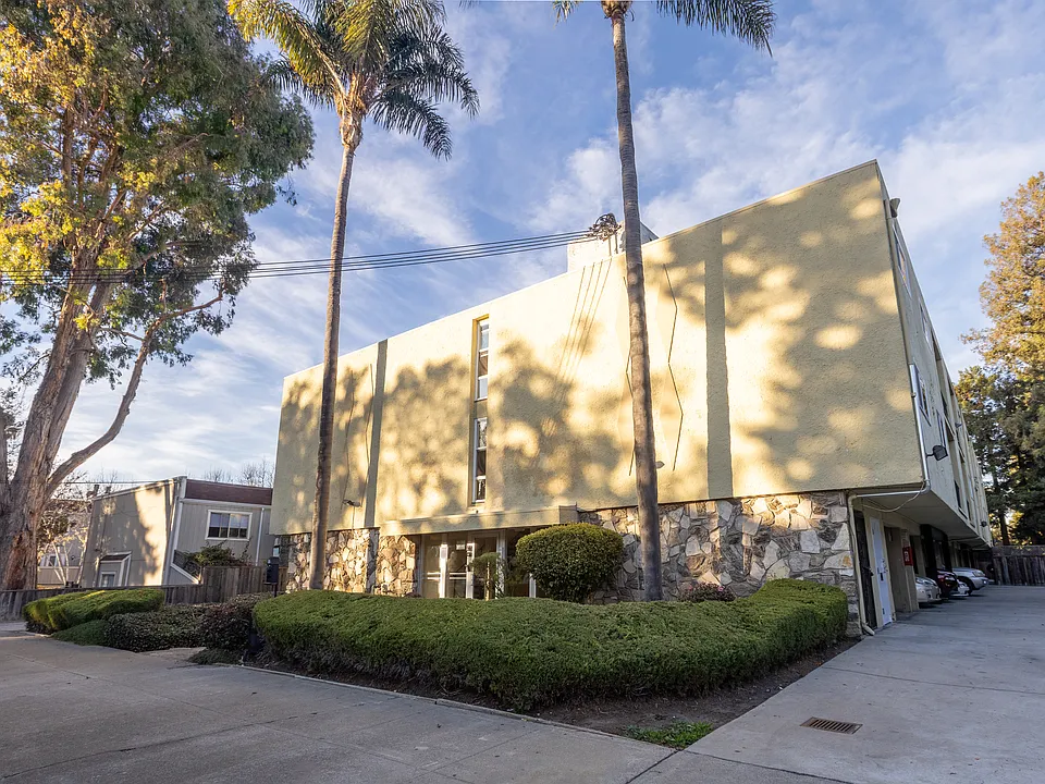 301 E Okeefe St