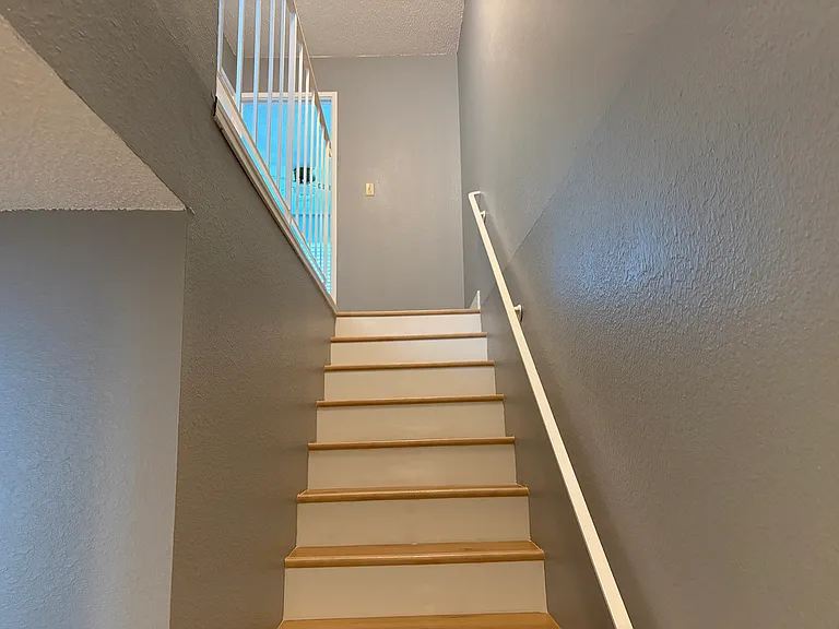 3 floor, stairs