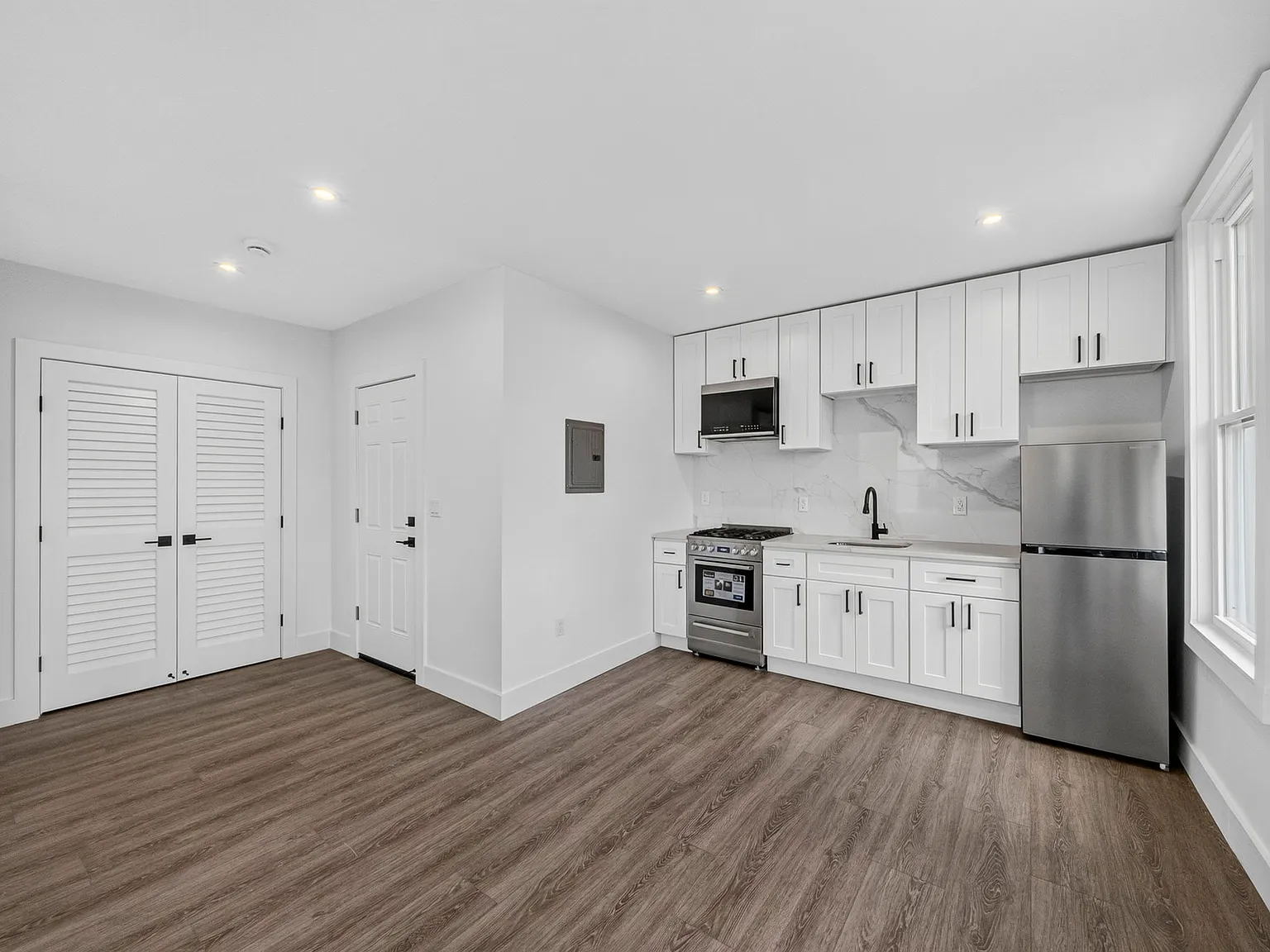 Studio, 400 sqft, $1,700 — Photo 4