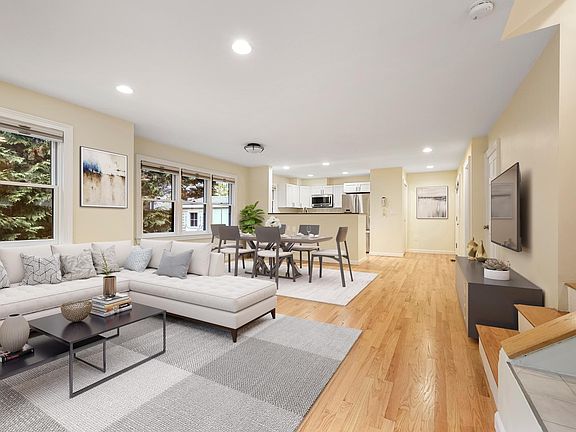 Virtually staged living/dining room