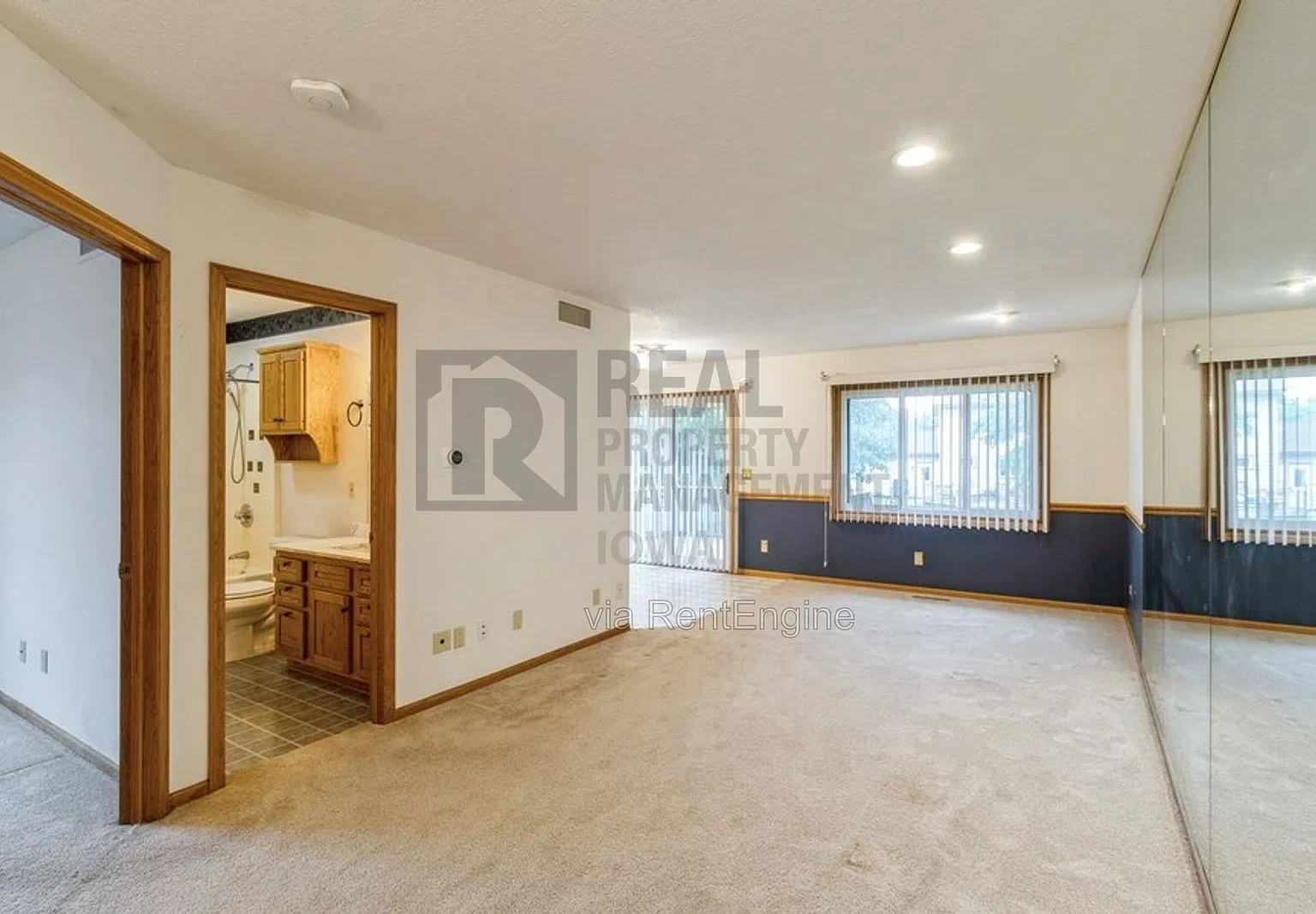 3 bed, 2.0 bath, 1351 sqft, $1,595 — Photo 3