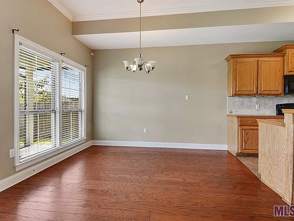 3rd image of 304 S Calvin Ave