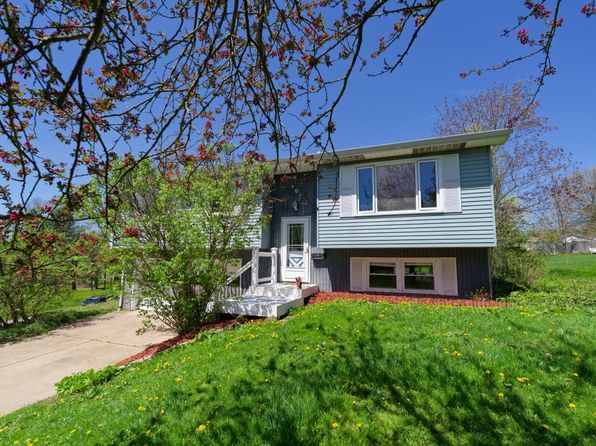 301 Hillcrest Dr, Edinboro, PA 16412