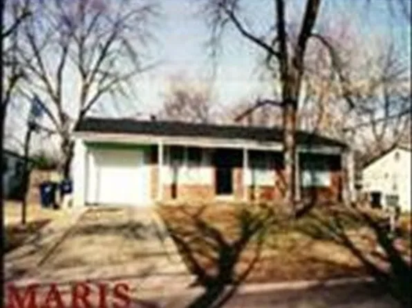 2405 Princess Dr, Saint Louis, MO 63136
