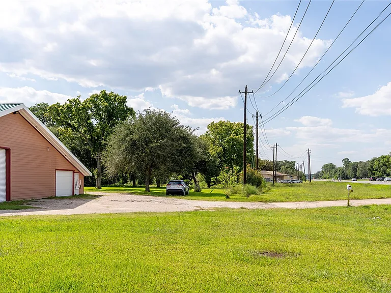 3245 W Highway 6 — Photo 43