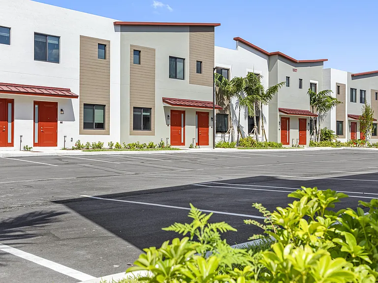 ID Oakland Park — Photo 48